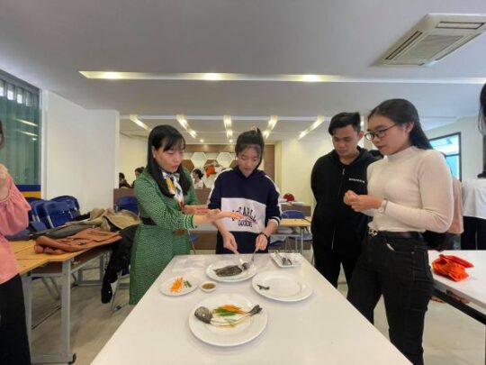Học Trung Cấp Từ Xa Nghiệp Vụ Nhà Hàng - Khách Sạn 3 Đối tượng tuyển sinh