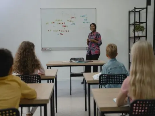 Chương Trình Học Trung Cấp Từ Xa Ngôn Ngữ Anh 3 Đối tượng tuyển sinh