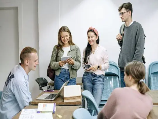 Chương Trình Học Trung Cấp Từ Xa Ngôn Ngữ Anh 4 Hình thức và điều kiện tuyển sinh